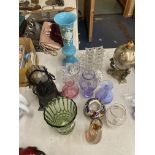 A QUANTITY OF COLOURED ART GLASS TO INCLUDE CAITNESS STYLE VASES, A VINTAGE TURQUOISE VASE WITH A