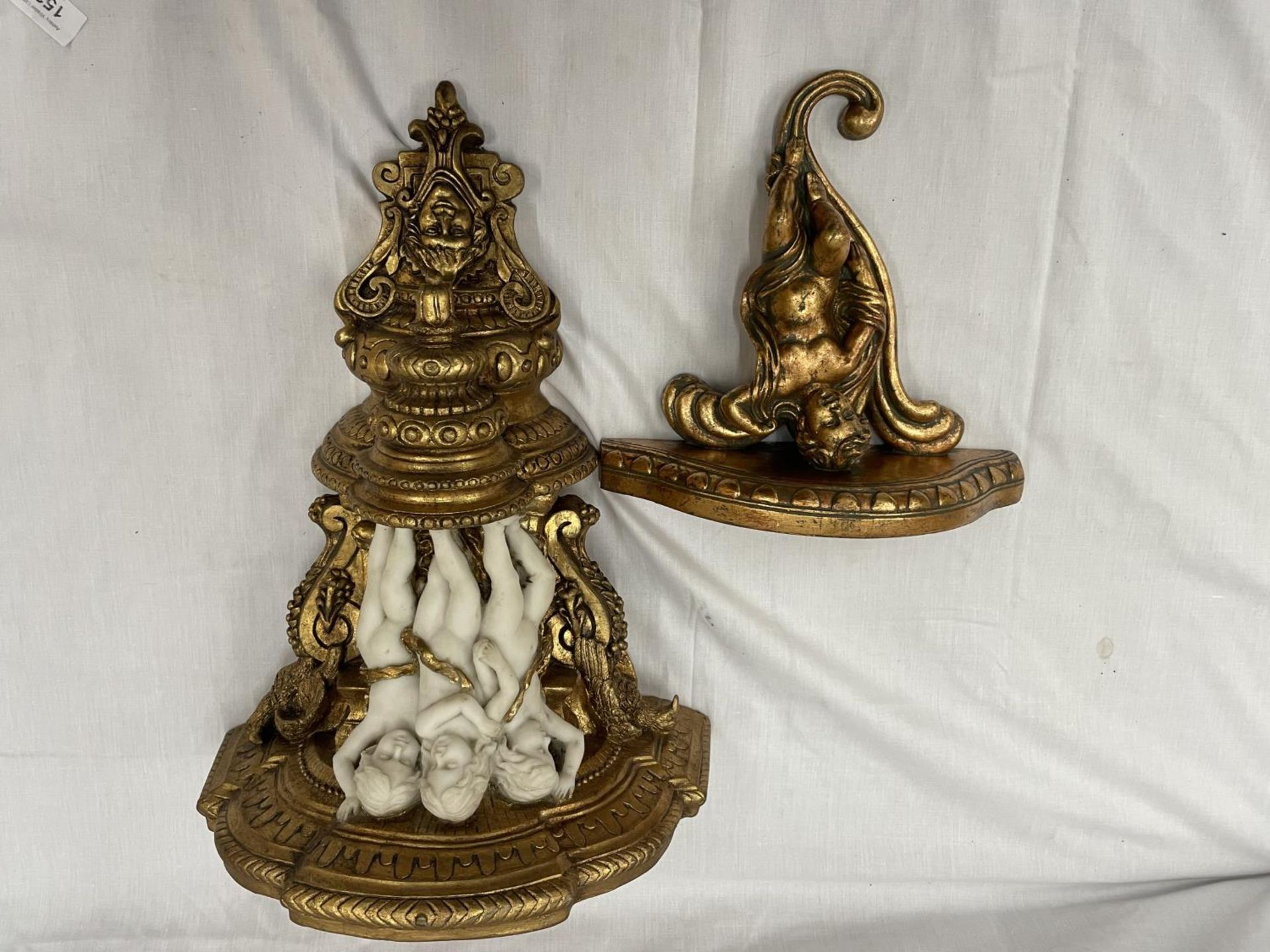 A LARGE GILDED WALL SCONCE WITH ELABORATE DECORATION AND CHERUBS HEIGHT 45CM, WIDTH 31CM, A GILDED - Image 2 of 6