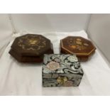 TWO INLAID OCTAGONOL JEWELLERY BOXES, ONE MAHOGANY AND ONE WALNUT PLUS A JEWELLERY BOX WITH