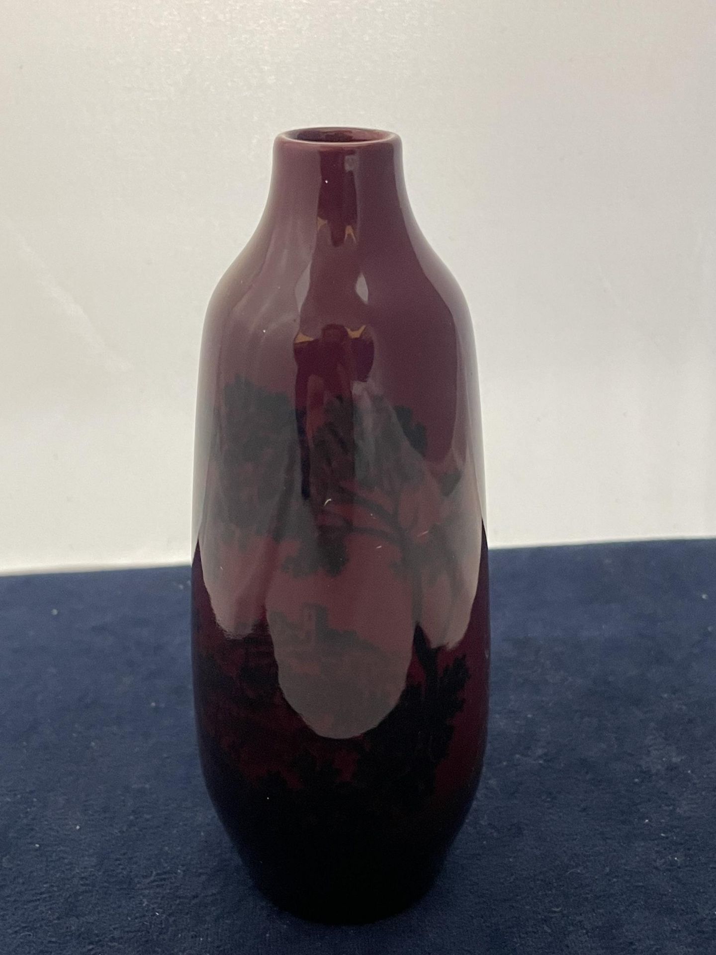 A SMALL ROYAL DOULTON FLAMBE VASE - 20 CM - Image 2 of 5