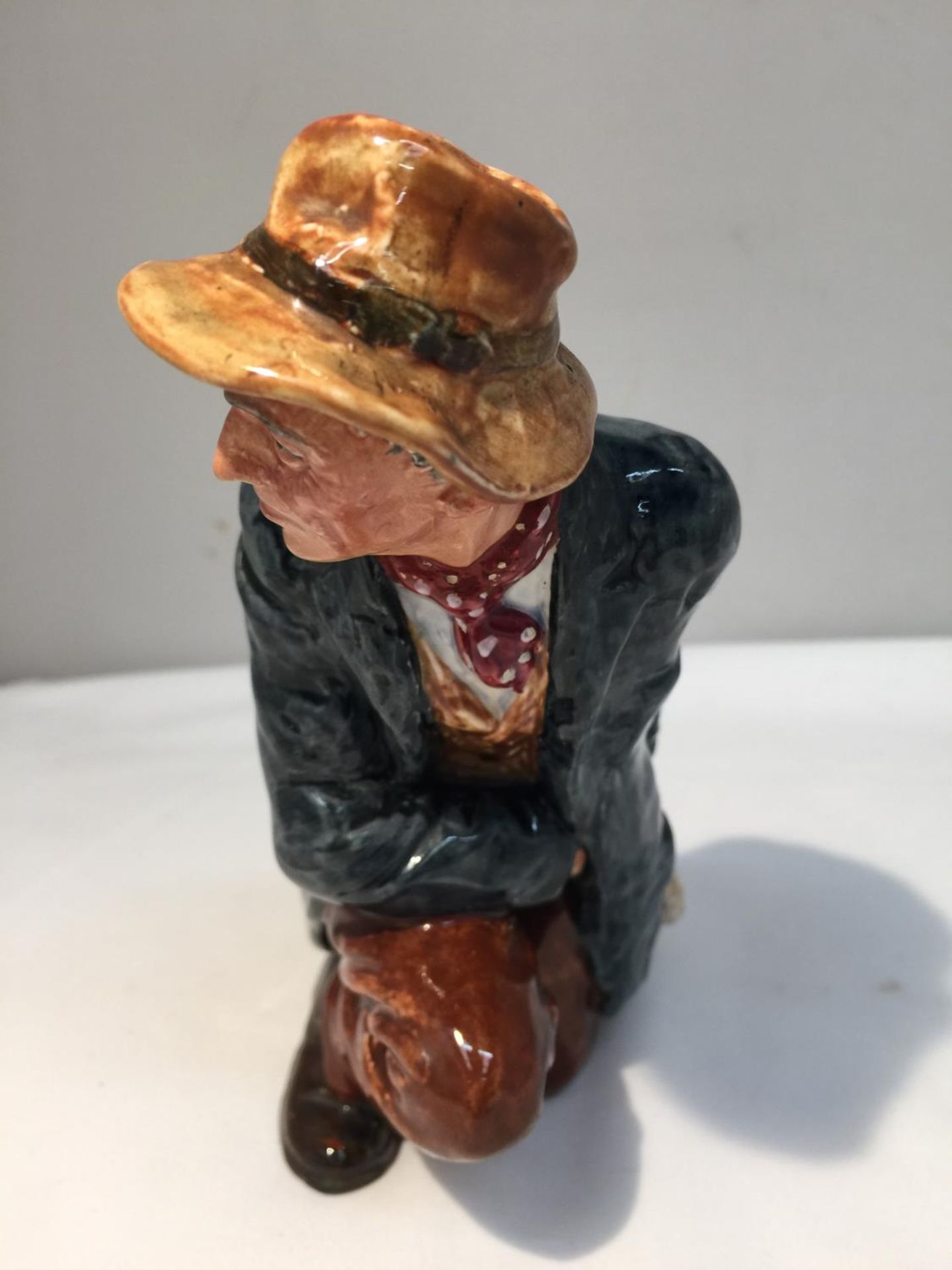 A ROYAL DOULTON FIGURE 'THE POACHER' HN 2043 HEIGHT 16CM