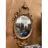 A DECORATIVE VINTAGE GILT FRAMED MIRROR