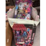 A QUANTITY OF DOLLS TO INCLUDE MONSTER HIGH BRATZ DOLLS, MY LITTLE PONY EQUESTRIA GIRLS,