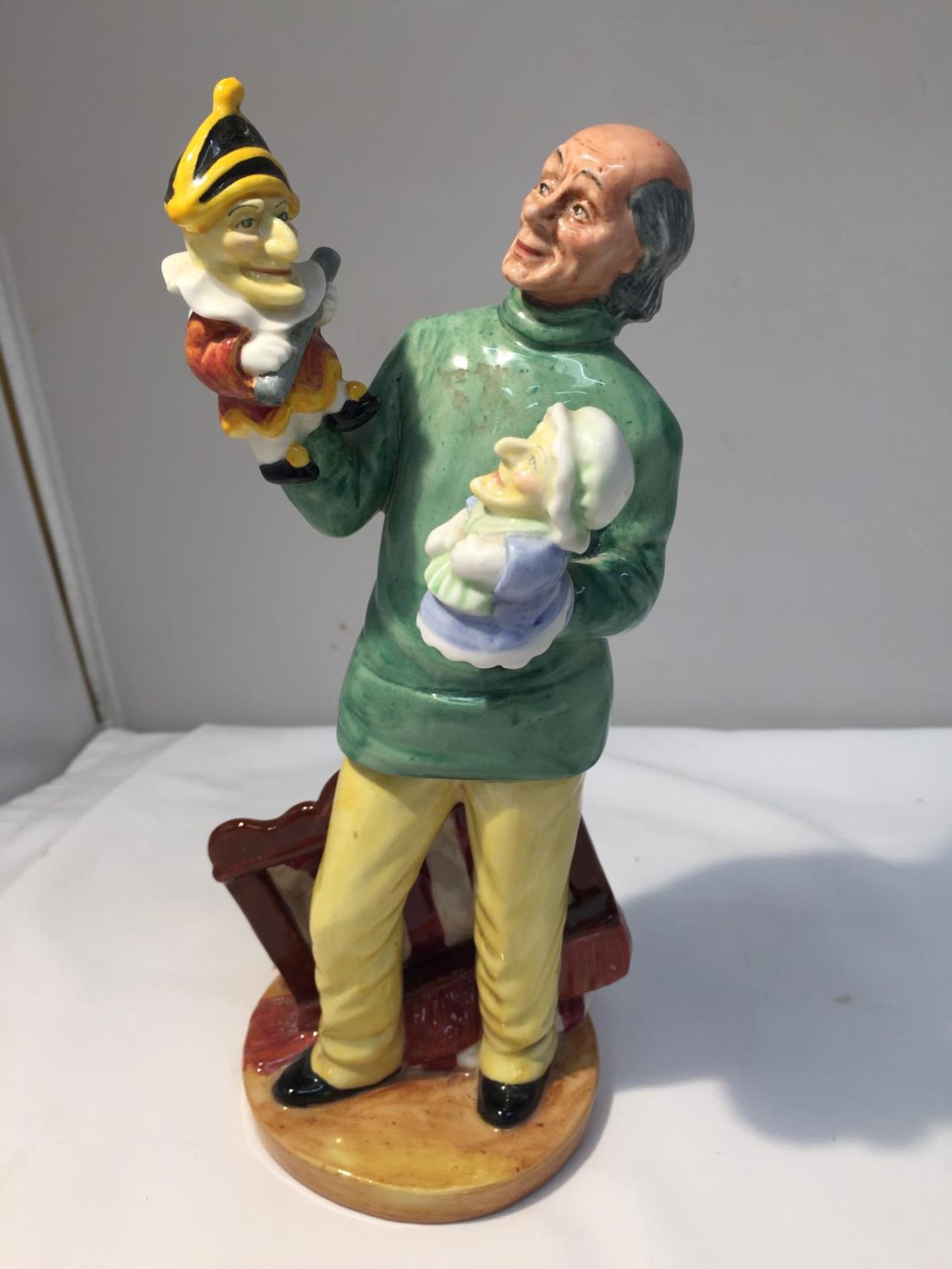 A ROYAL DOULTON FIGURE 'PUNCH AND JUDY MAN' HN 2765 HEIGHT APPROX 23CM