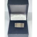 A RING WITH 18 CARAT GOLD ON SILVER SIZE R IN A PRESENTATION BOX