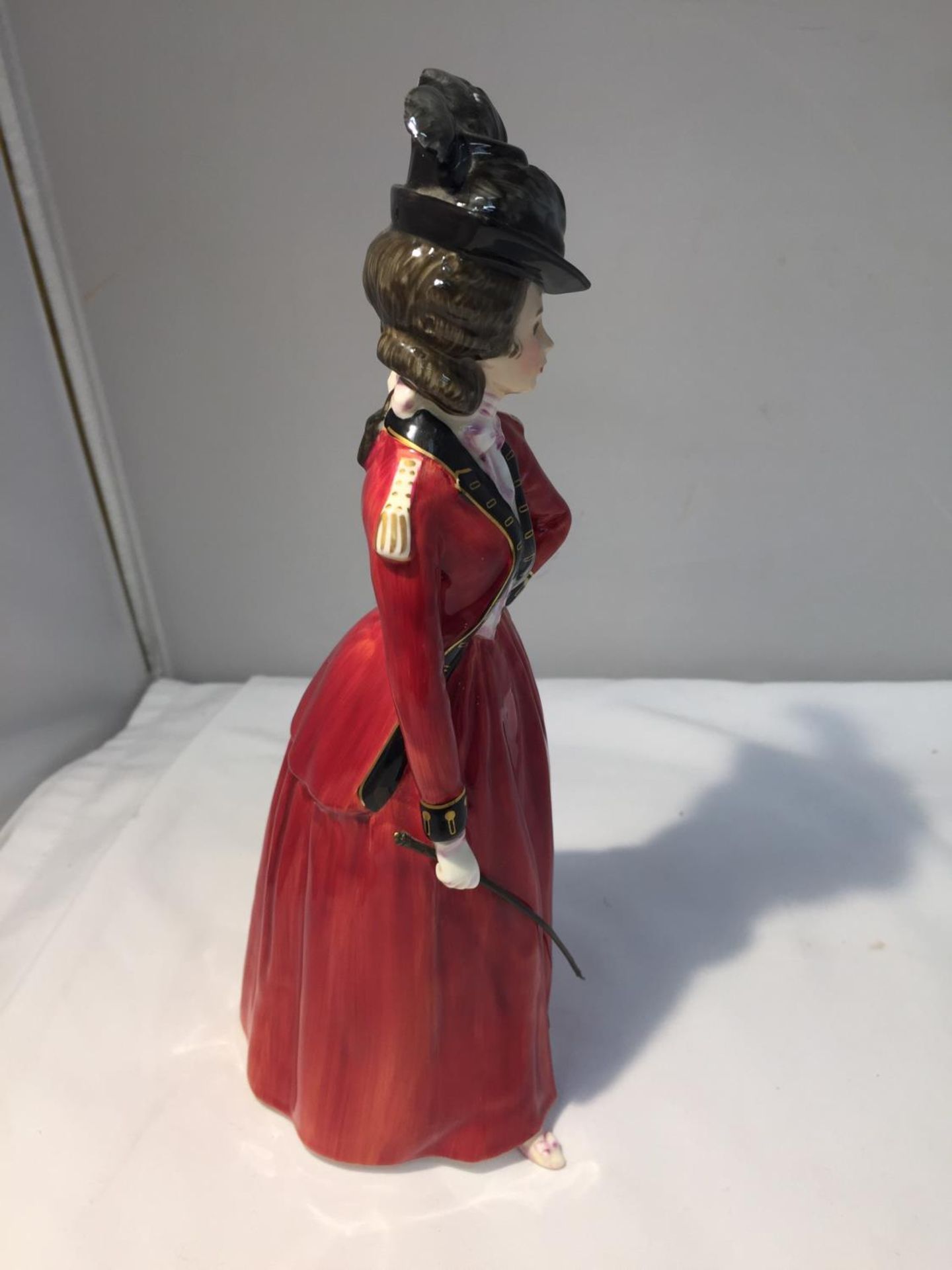 A ROYAL DOULTON FIGURE 'LADY WORSLEY' HN 3318, FROM A COLLECTION OF FOUR FIGURES, LIMITED EDITION - Image 3 of 7