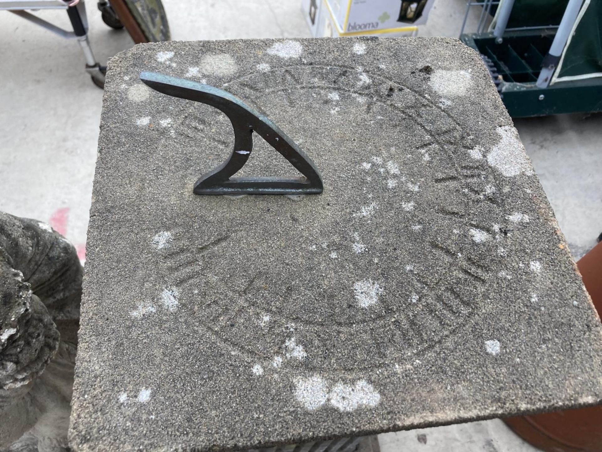 A RECONSTITUTED STONE SUNDIAL - Image 3 of 3