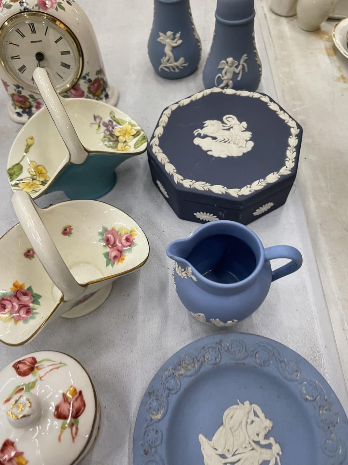FIVE PIECES OF WEDGWOOD JASPERWARE, ROYAL DOULTON BASKETS, ETC - Image 3 of 5