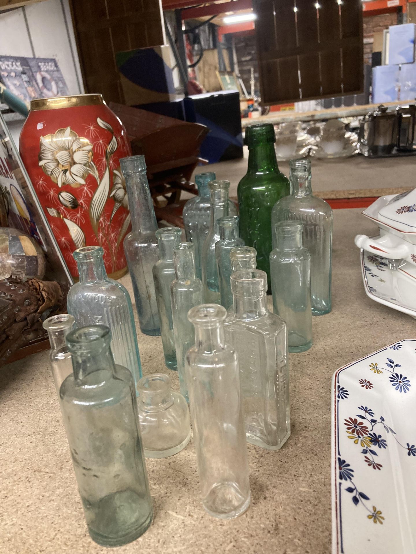 A COLLECTION OF VINTAGE BOTTLES - Image 2 of 5