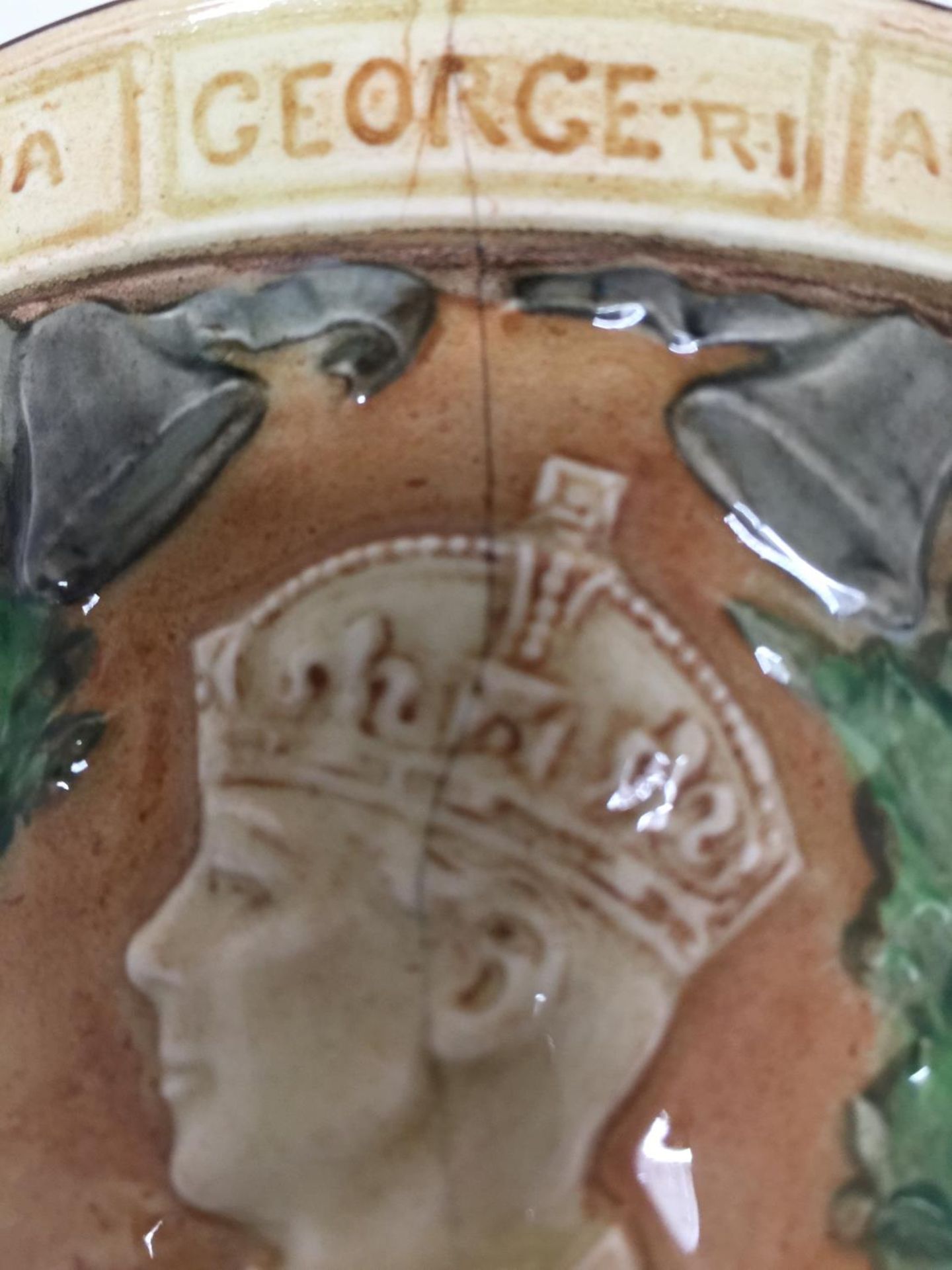 A ROYAL DOULTON TWO HANDLED LOVING CUP - TO COMMEMORATE THE CORONATION OF GEORGE V1 AND - Image 7 of 7