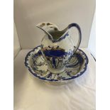 AN ANTIQUE 1890'S J & G MEAKIN HANLEY ENGLAND CLEOPATRA PATTERN LARGE JUG AND WASH BASIN - JUG 28 CM