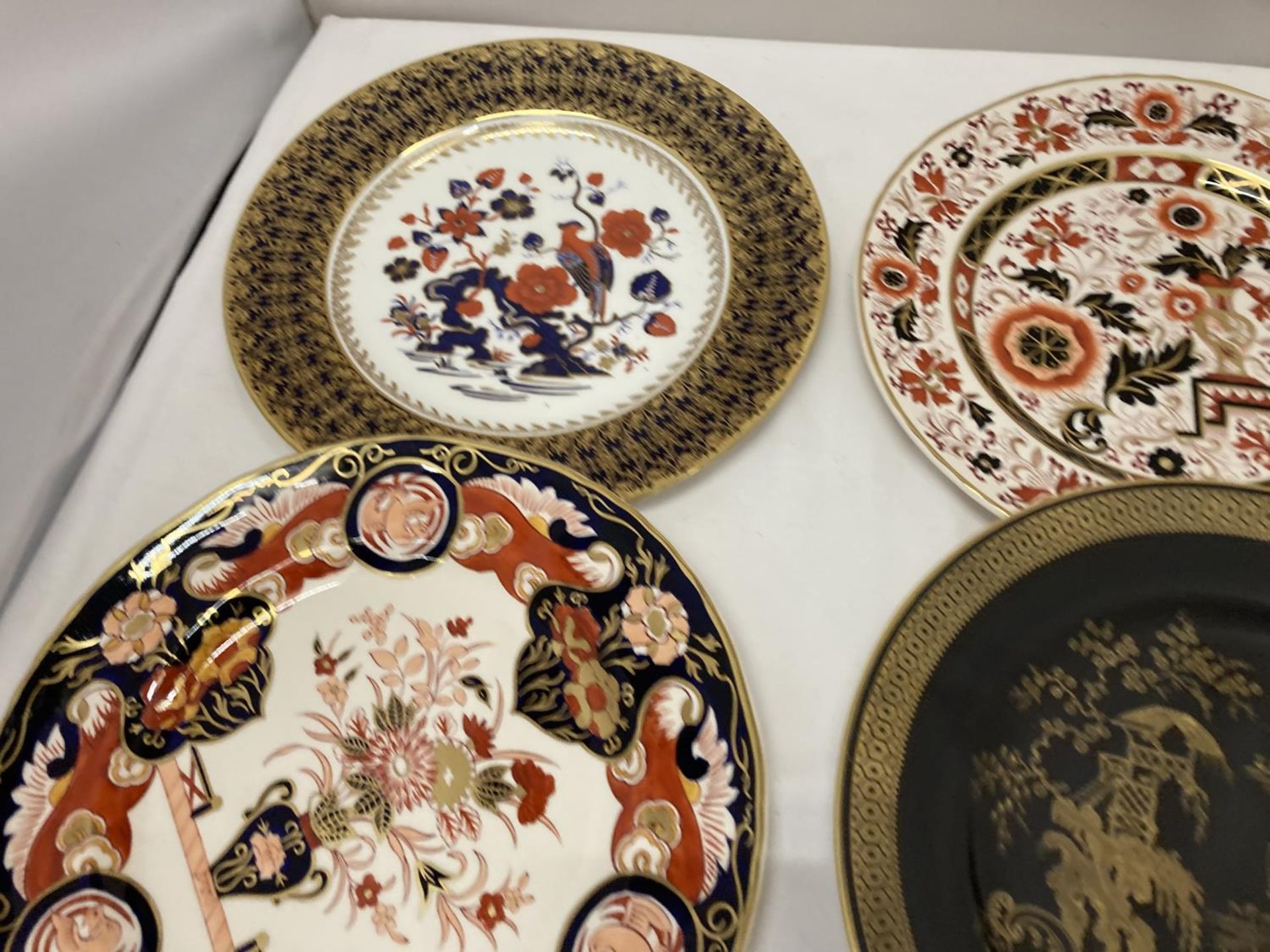 FOUR CABINET PLATES TO INCLUDE A MASON'S 'FRANKLIN', MASON'S 'IMPERIAL', AYNSLEY AND SPODE - Image 10 of 11