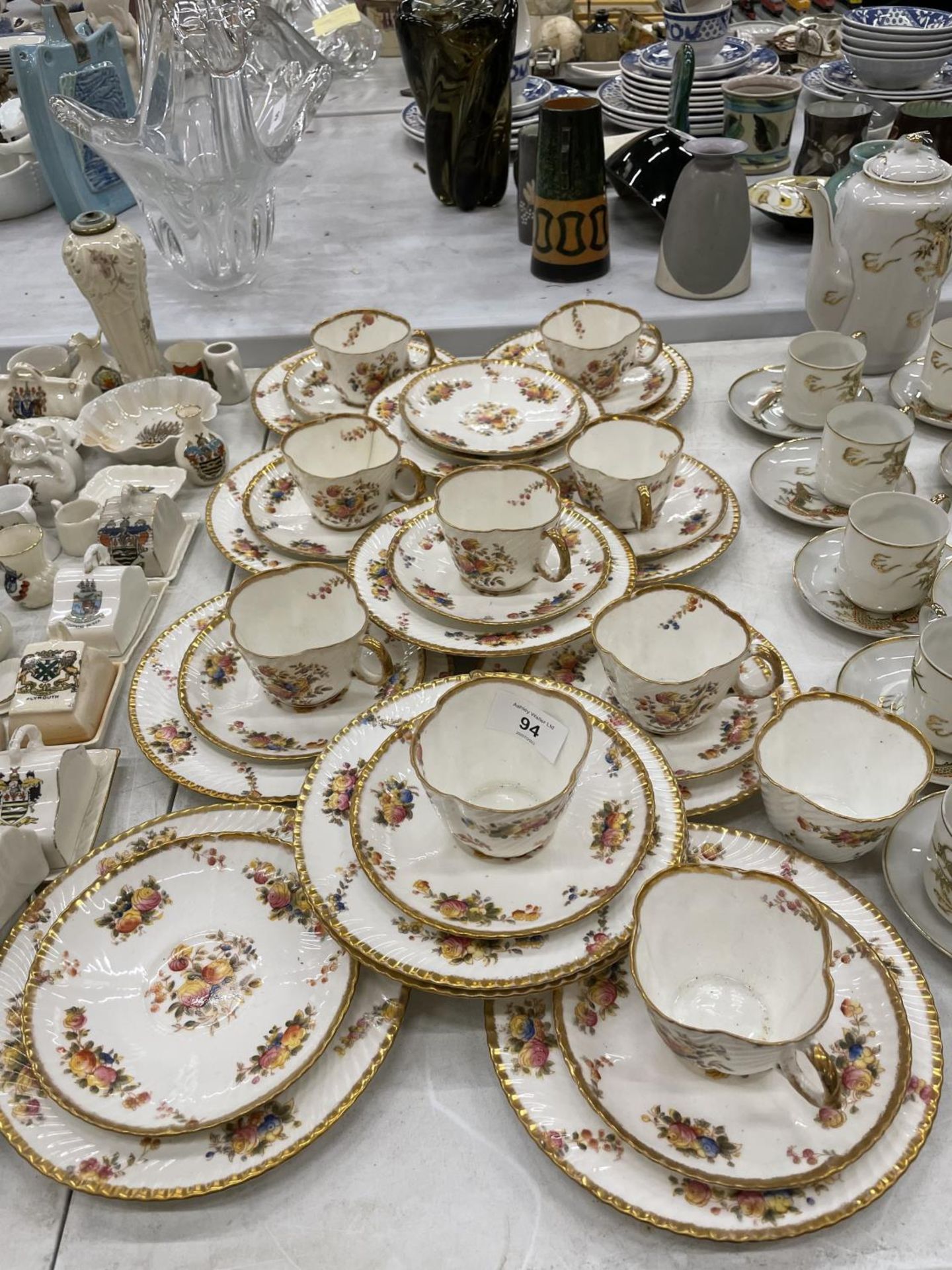 A COLLECTION OF CIRCA LATE 1800'S/EARLY 19TH CENTURY CHINA CUPS, SAUCERS AND PLATES DECORATED WITH