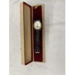 A VINTAGE 'GRADUS' WRISTWATCH WITH LEATHER STRAP, WORKING AT TIME OF CATALOGUING