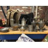 A COLLECTION OF PEWTER ITEMS TO INCLUDE VASES, PLATES, COFFEE POT, A CASKET, ETC
