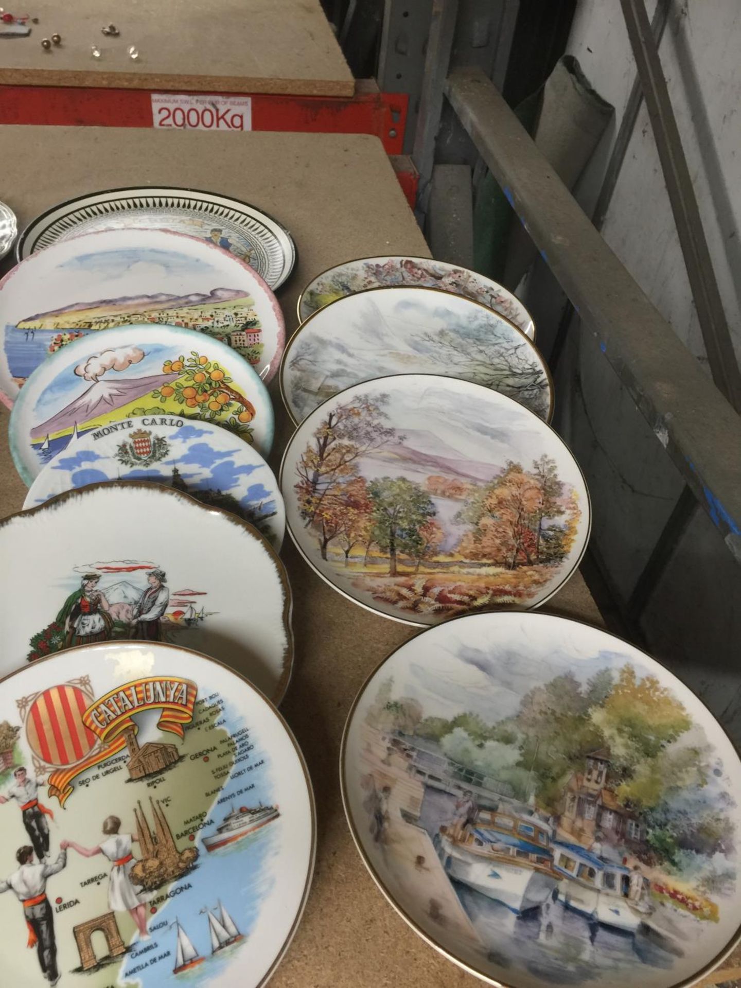 A LARGE QUANTITY OF CABINET PLATES TO INCLUDE SOUVENIR PLATES, ETC - Image 6 of 6