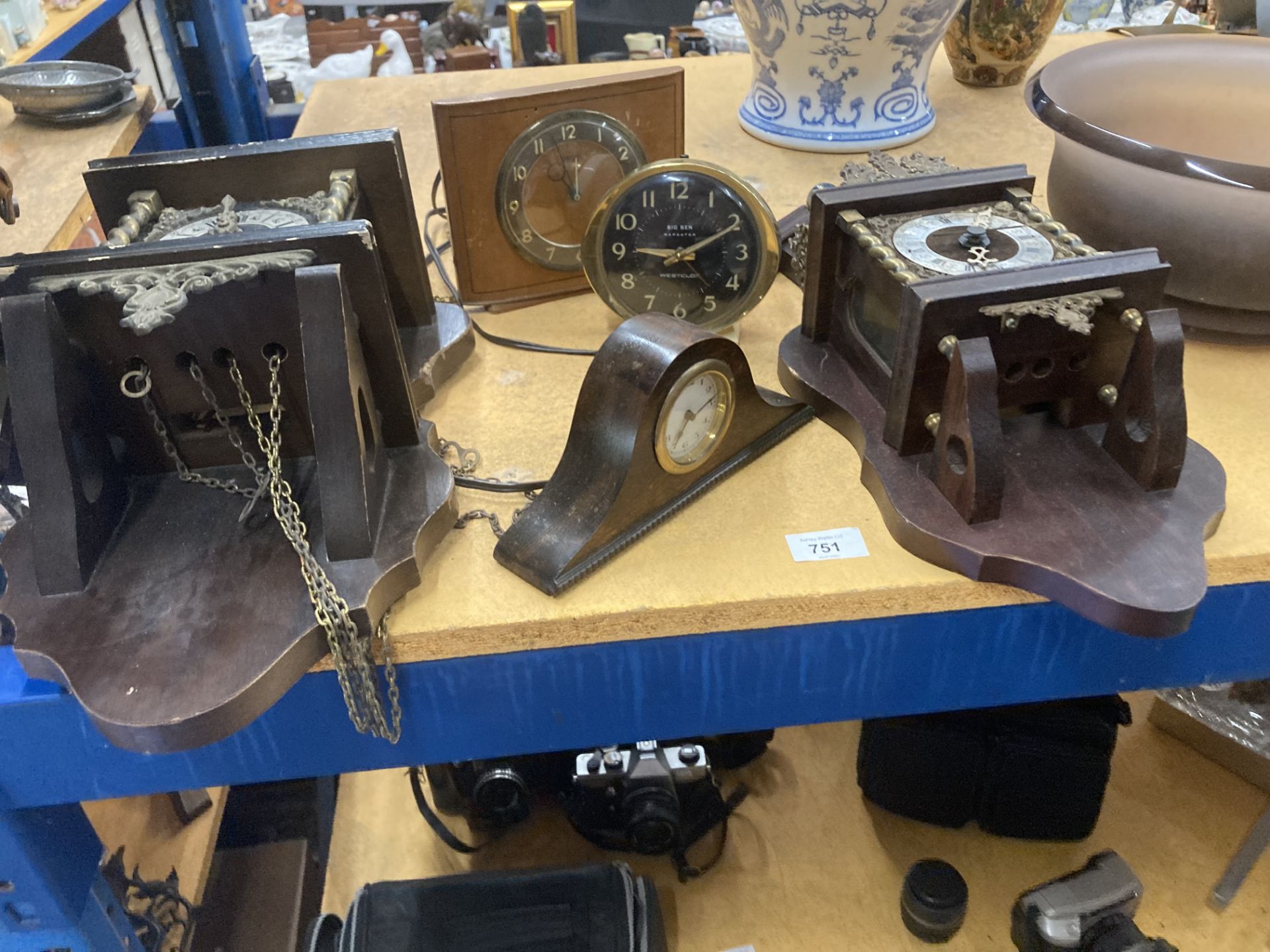 TWO MAHOGANY CASED WALL CLOCKS, A WESTCLOX 'BIG BEN' ALARM CLOCK, A SMITHS VINTAGE ELECTRIC MANTLE - Image 2 of 21