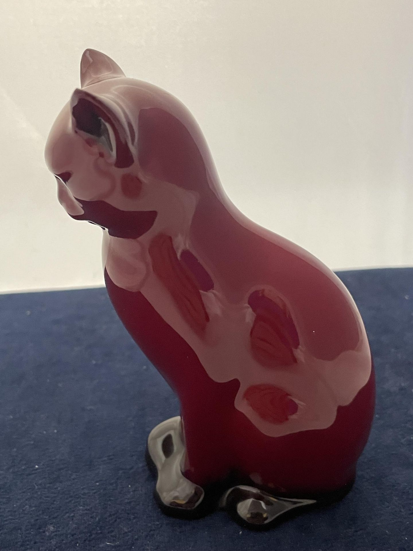 A ROYAL DOULTON FLAMBE CAT- 13 CM - Image 2 of 5