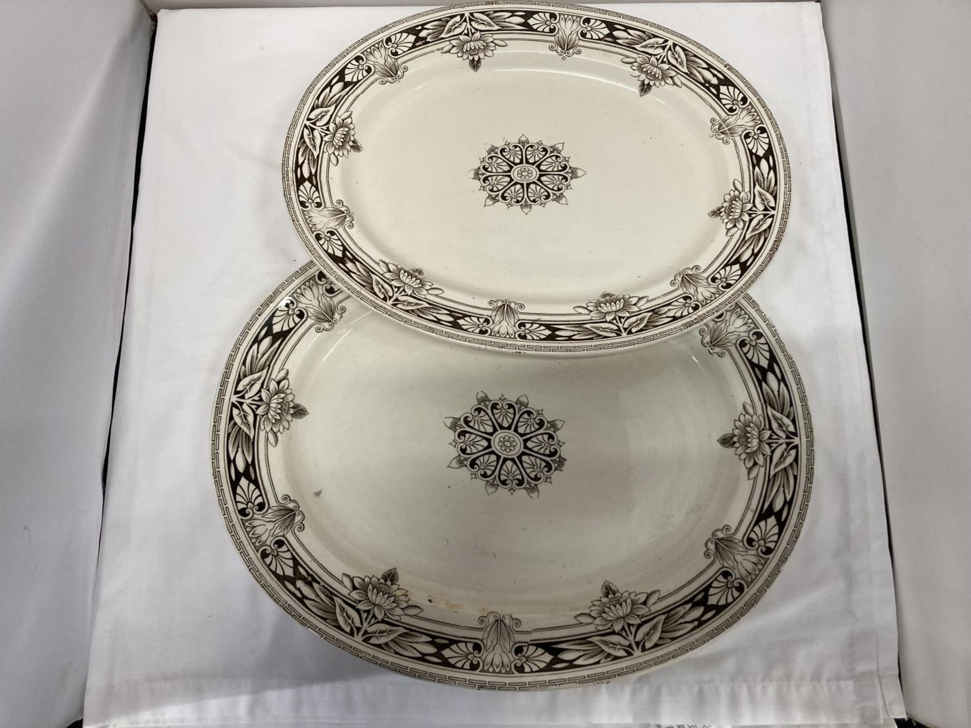 TWO OVAL VICTORIAN PLATTERS DIAMETERS 44.5CM AND 39.5CM