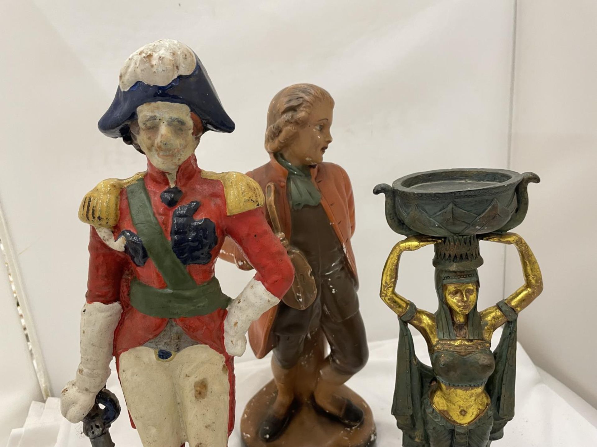 A VINTAGE CAST 'NAPOLEON' DOORSTOP, CHALK PAINTED FIGURE OF A DANDY HEIGHT 36CM AND AN EGYPTIAN - Image 3 of 9