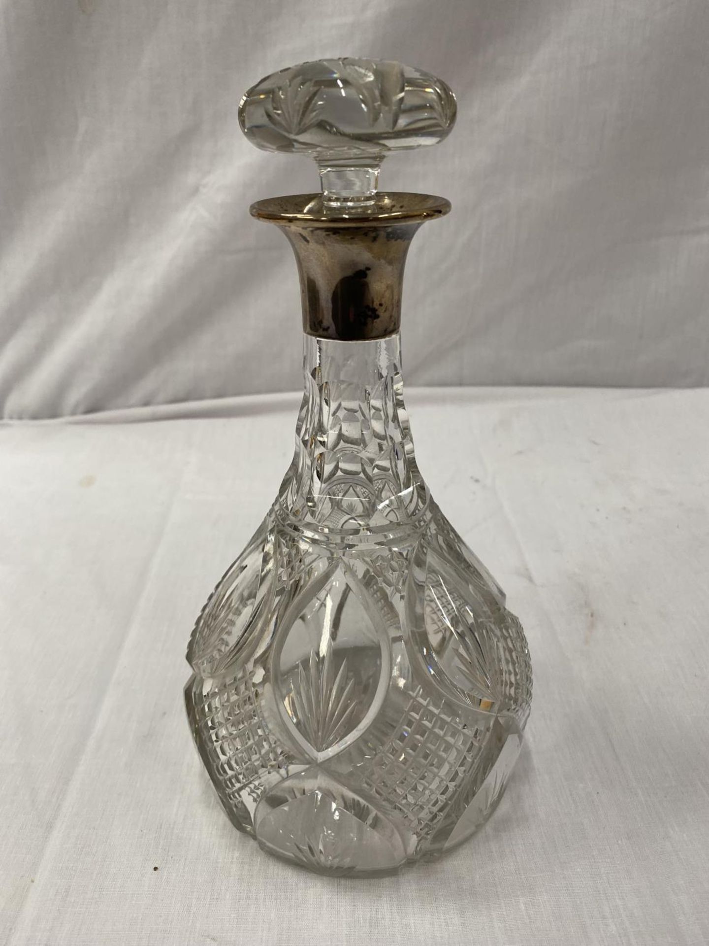 A HALLMARKED SHEFFIELD SILVER DECANTER WITH HOBNAIL DECORATION HEIGHT 25CM - Image 7 of 10