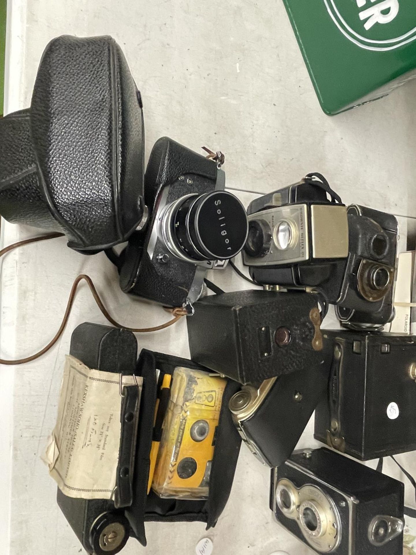 A QUANTITY OF VINTAGE CAMERAS TO INCLUDE A ROSS ENSIGN FUL-VUE SUPER, HAKING'S REFLEX DOUBLE - Image 2 of 4