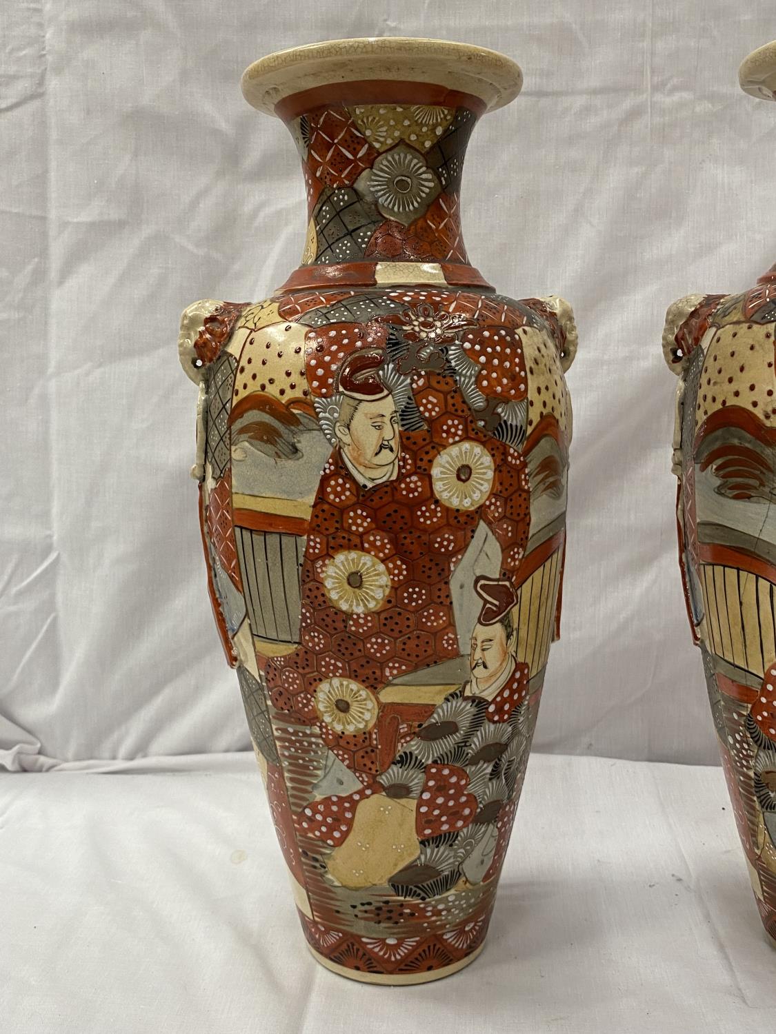 A PAIR OF ORIENTAL STYLE VASES WITH EMBOSSED DECORATION HEIGHT 45CM - A/F CRACKS TO BOTH - Image 9 of 16