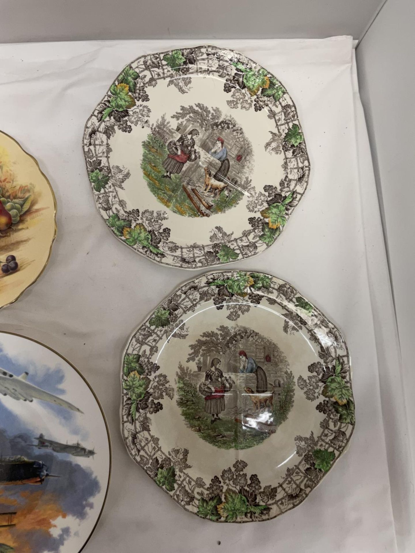 FOUR CABINET PLATES TO INCLUDE AYNSLEY 'ORCHARD GOLD', ROYAL DOULTON 'FIRE FROM THE SKY' AND TWO - Image 3 of 5