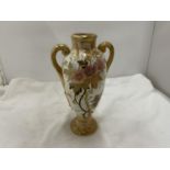 A ROYAL BONN AUSTRIAN VASE BY FRANZ ANTON MEHLEM IN BLUSH IVORY WITH FLORAL AND GILT DECORATION