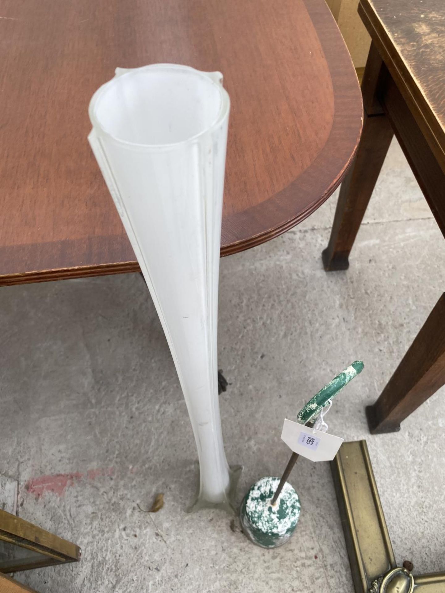 A GREEN PAINTED LONG HANDLED DOOR STOP - Image 4 of 4