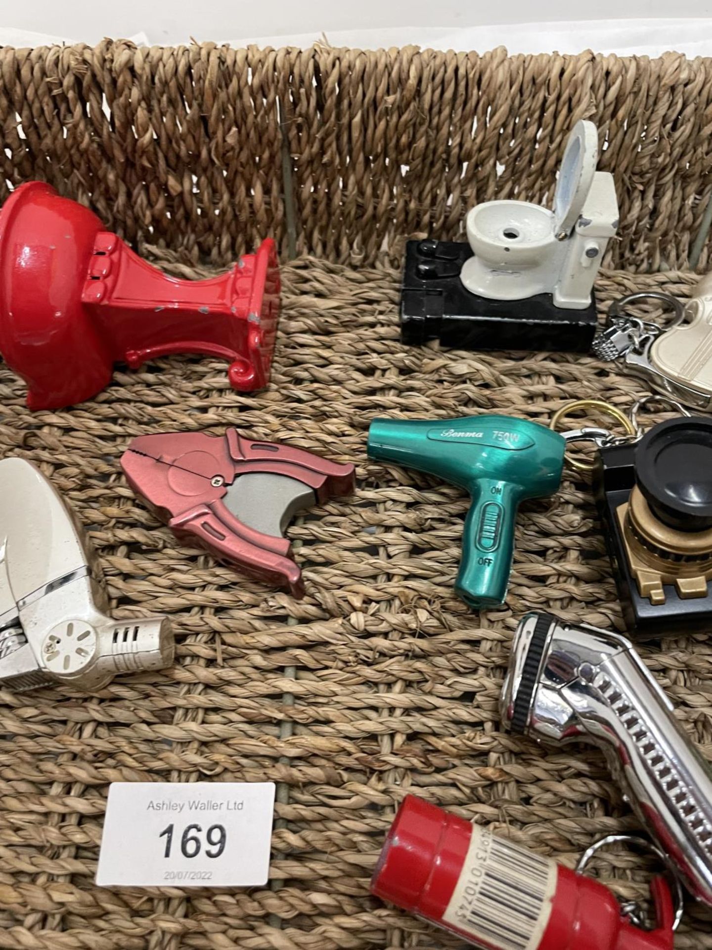 A QUANTITY OF NOVELTY LIGHTERS TO INCLUDE HAIRDRYER, TOILET, SHAVER, ETC - Image 2 of 3
