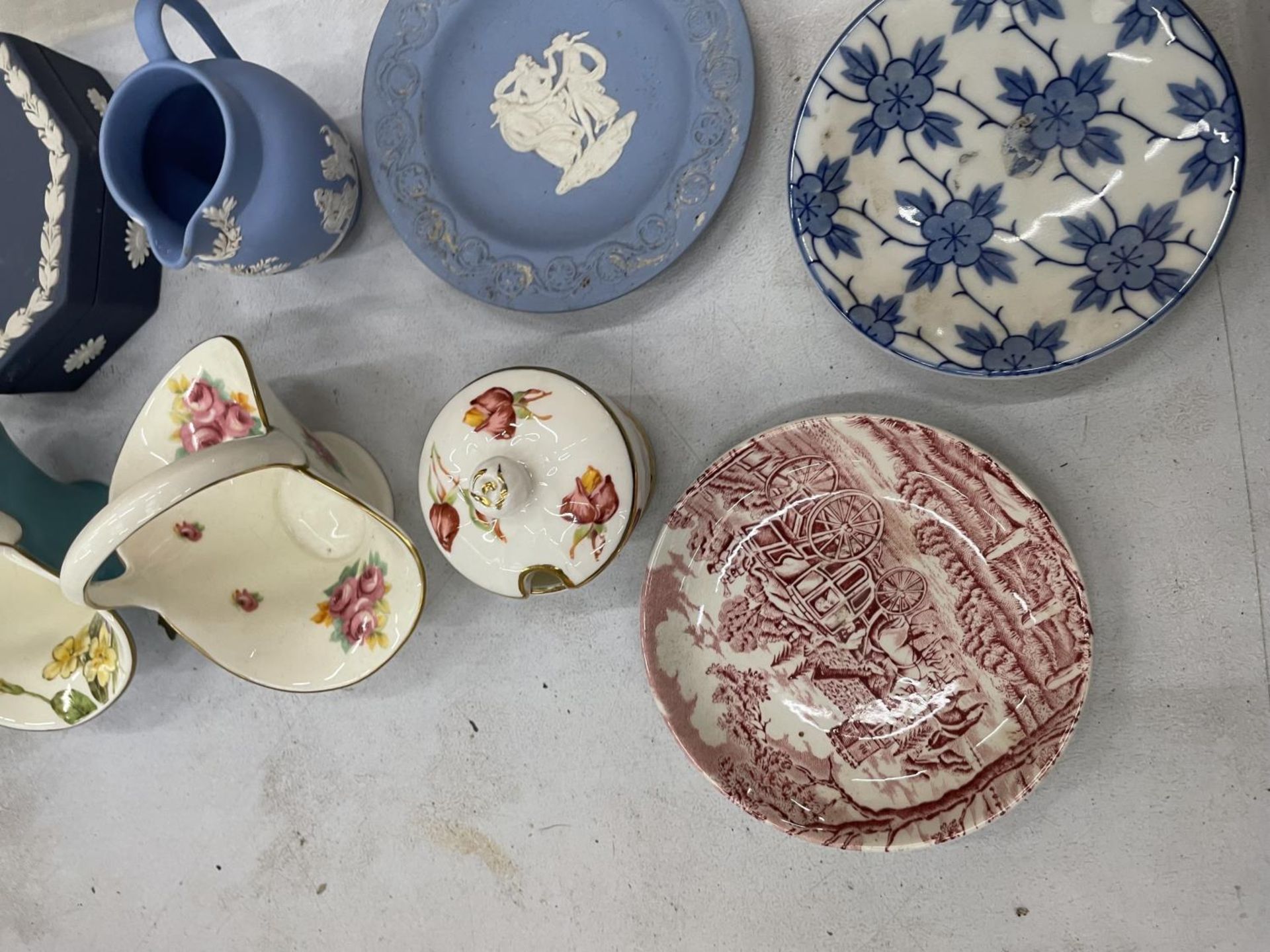 FIVE PIECES OF WEDGWOOD JASPERWARE, ROYAL DOULTON BASKETS, ETC - Image 2 of 5