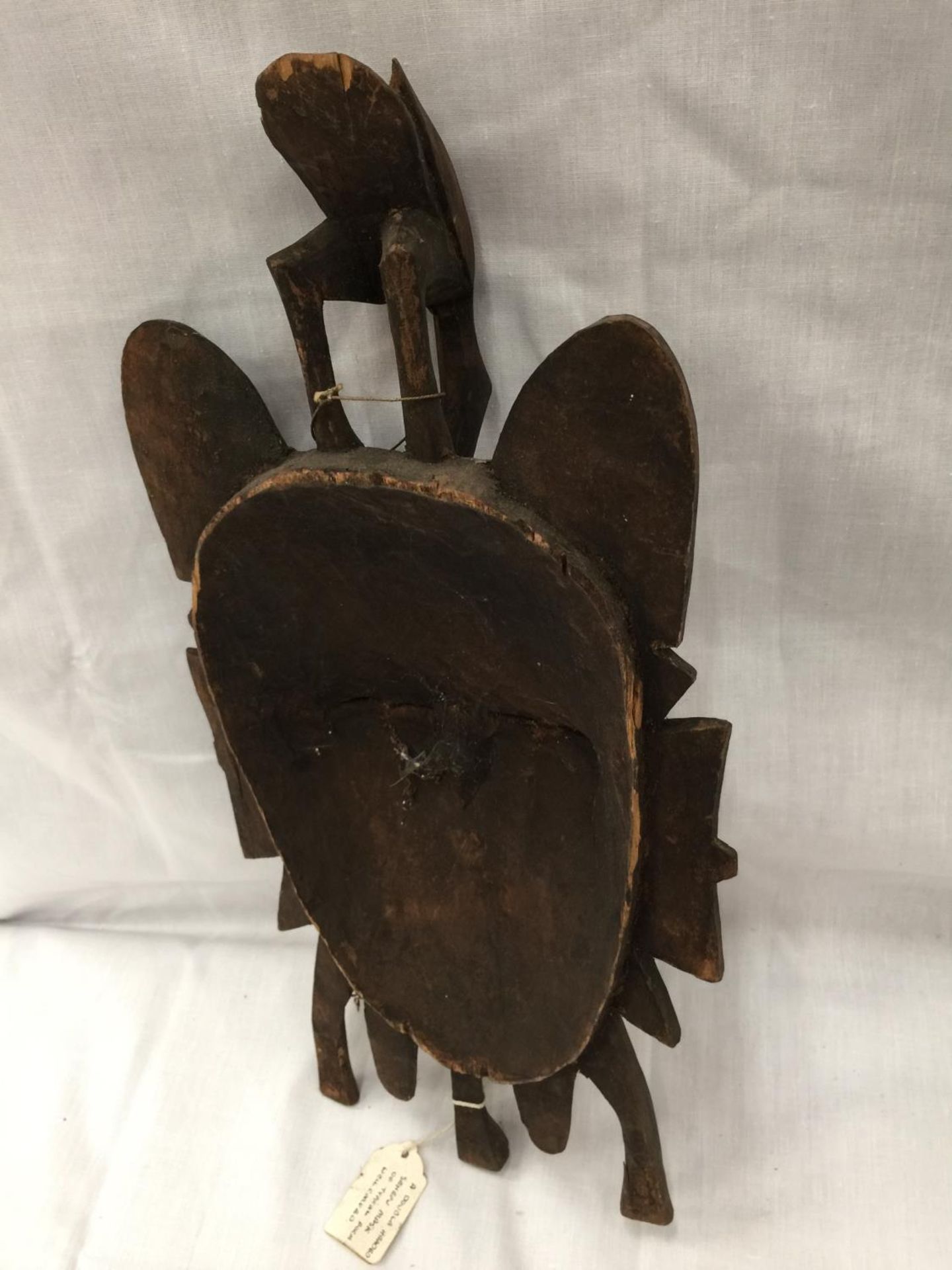 A DOUBLE HEADED WALL HANGING SENEFU MASK OF TYPICAL FORM HEIGHT 40CM, WIDTH 22CM - Image 5 of 5