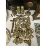 A LARGE QUANTITY OF BRASS AND BRASS STYLE ORNAMENTS