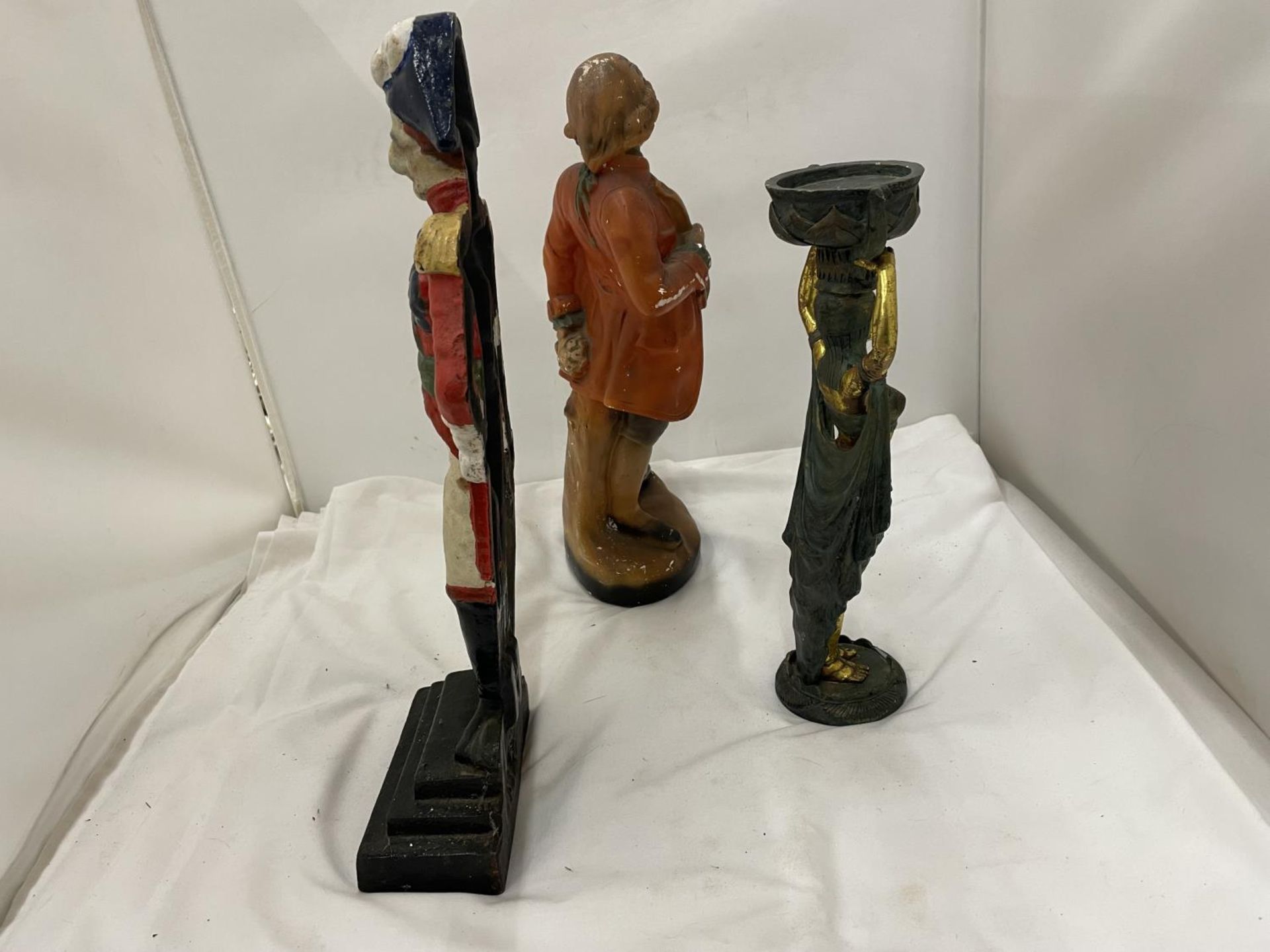 A VINTAGE CAST 'NAPOLEON' DOORSTOP, CHALK PAINTED FIGURE OF A DANDY HEIGHT 36CM AND AN EGYPTIAN - Image 7 of 9