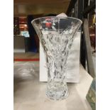 AN ITALIAN LAURUS LARGE CUT GLASS VASE BOXED HEIGHT 30CM