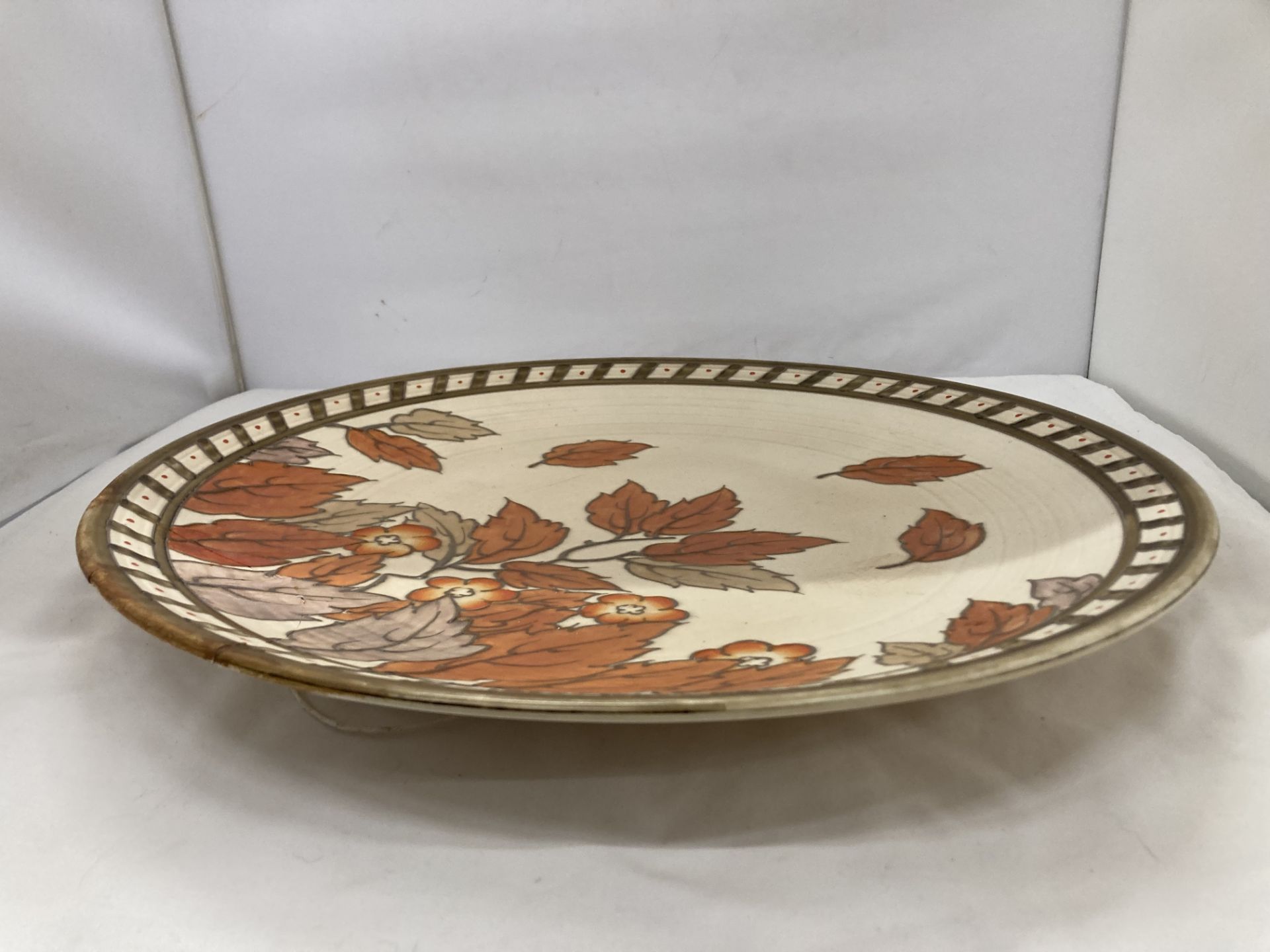 A LARGE CHARLOTTE RHEAD DECORATED CHARGER DIAMETER 43.5CM - Image 12 of 18
