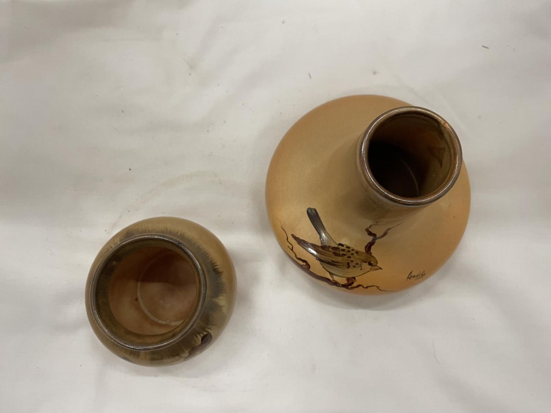TWO STUDIO POTTERY VASES DECORATED WITH SPARROWS, SIGNED. HEIGHT 14CM AND 8CM - Image 3 of 4
