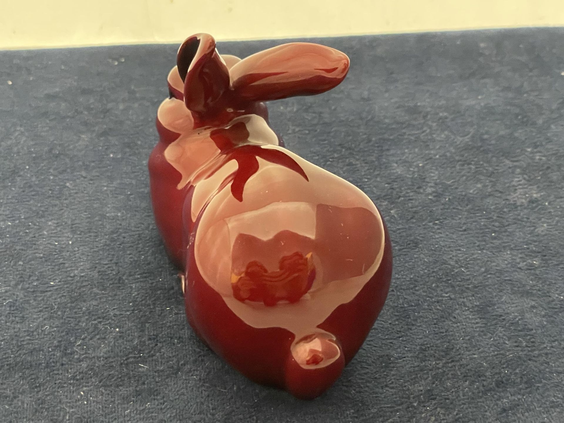 A ROYAL DOULTON FLAMBE RABBIT - 7.5 CM - Image 2 of 5