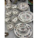 A QUANTITY OF 1ST QUALITY AYNSLEY 'PEMBROKE' DINNER WARE TO INCLUDE SOUP COUPES WITH PLATES,