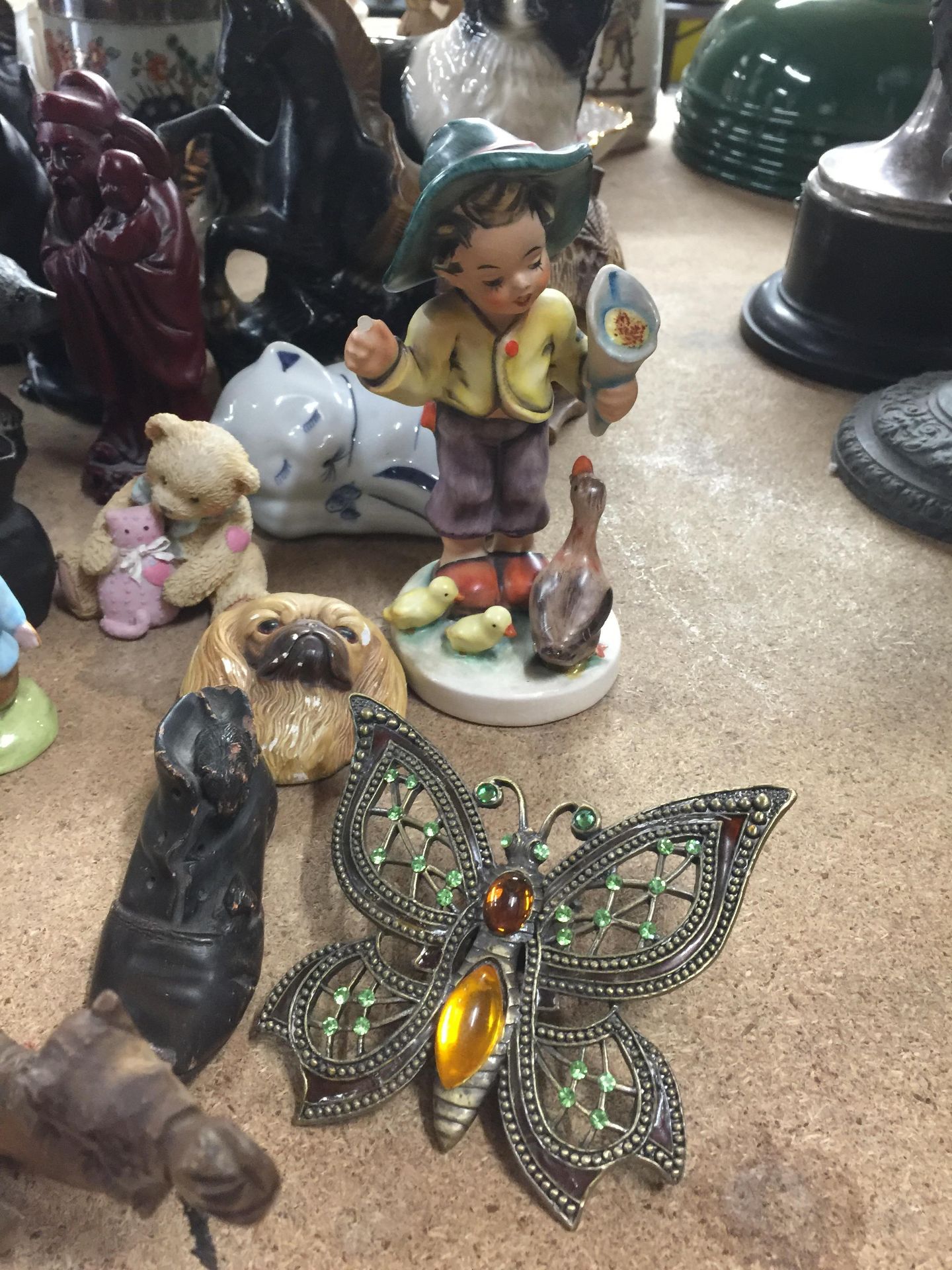 AN ASSORTMENT OF CERAMIC ANIMALS AND FIGURES TO INCLUDE BEATRIX POTTER, PIGGINS, WEST GERMAN FIGURE, - Image 3 of 6