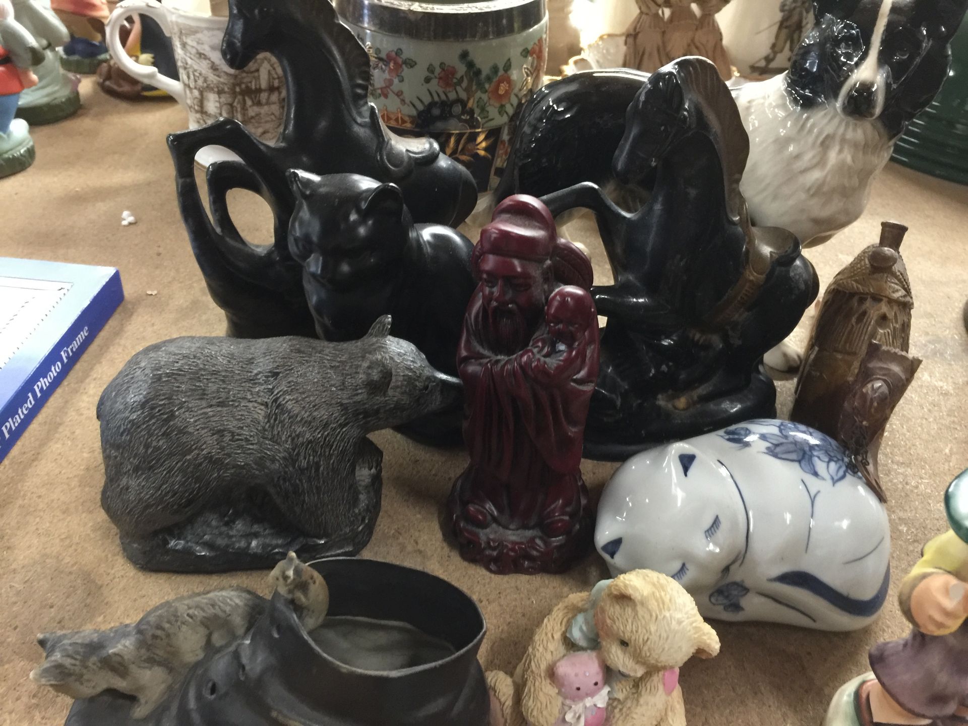 AN ASSORTMENT OF CERAMIC ANIMALS AND FIGURES TO INCLUDE BEATRIX POTTER, PIGGINS, WEST GERMAN FIGURE, - Image 4 of 6