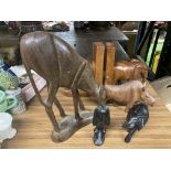 A COLLECTION OF TREEN ANIMALS TO INCLUDE ELEPHANT BOOKENDS, A LARGE DEER, RHINOCEROUS, ETC