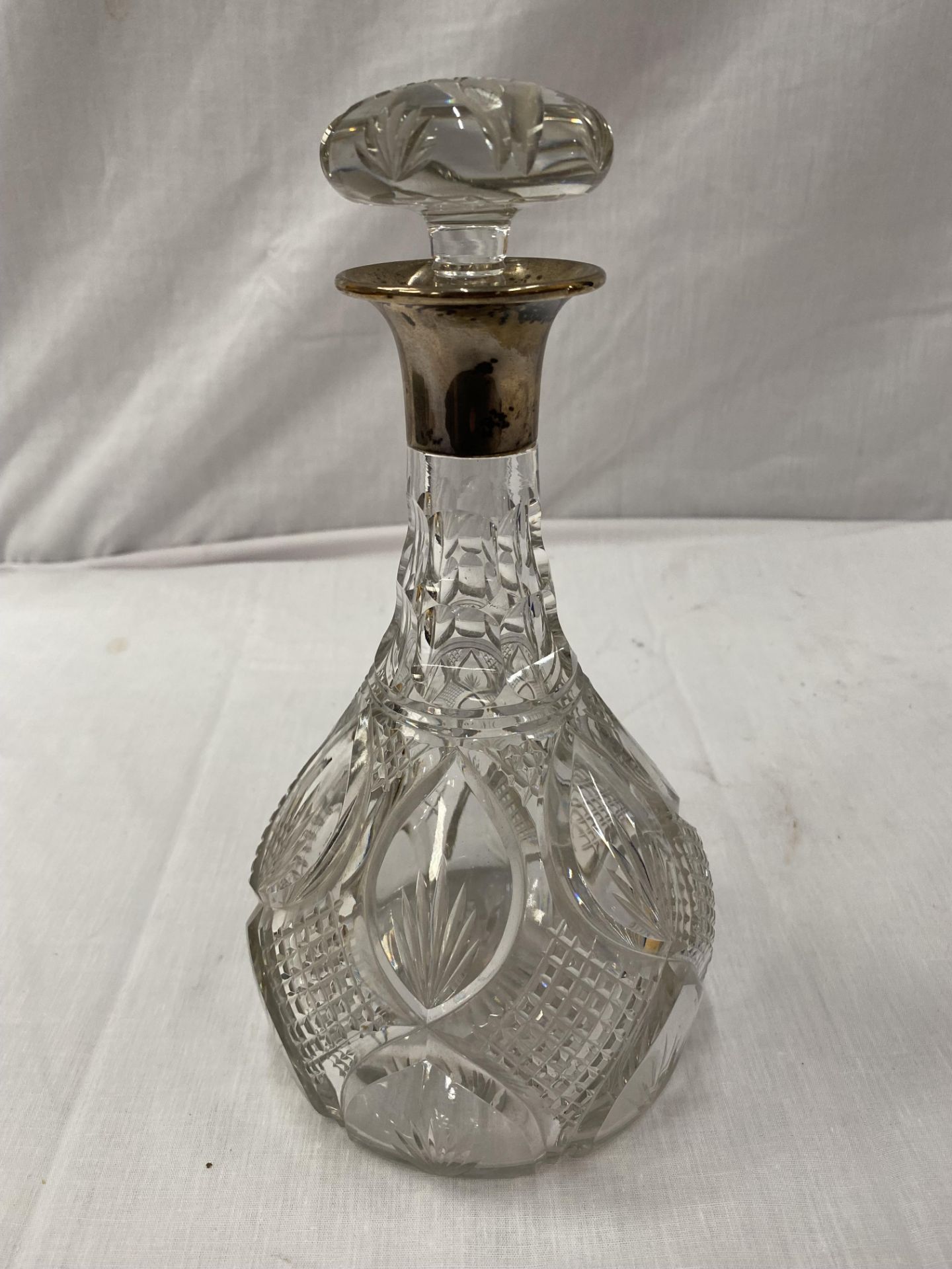 A HALLMARKED SHEFFIELD SILVER DECANTER WITH HOBNAIL DECORATION HEIGHT 25CM - Image 8 of 10