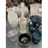 A QUANTITY OF ART GLASSWARE VASES, TO INCLUDE FROSTED, COLOURED, ETC