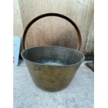 A LARGE BRASS VINTAGE JAM PAN D:36CM