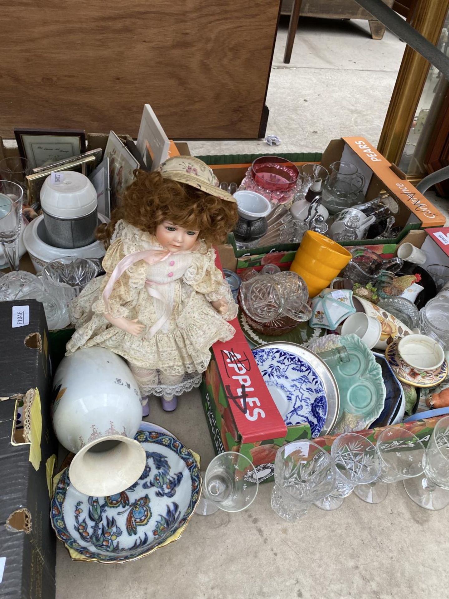 A LARGE QUANTITY OF OF GLASSWARE, CERAMICS, A DOLL ETC - Image 3 of 7