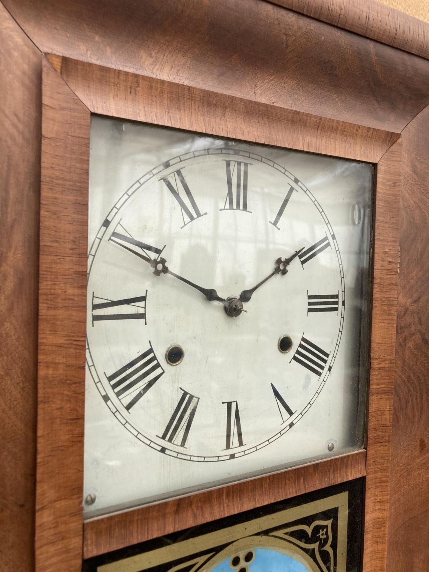 A THIRTY HOUR WALL CLOCK MANUFACTURED BY THE NEWHAVEN CLOCK CO - Image 2 of 6