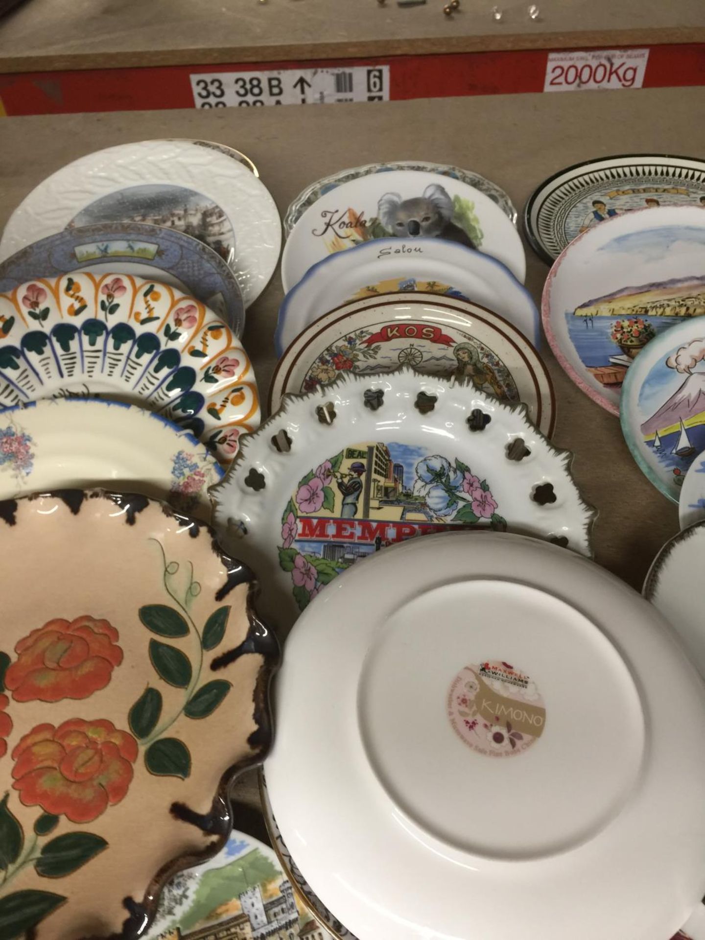 A LARGE QUANTITY OF CABINET PLATES TO INCLUDE SOUVENIR PLATES, ETC - Image 5 of 6