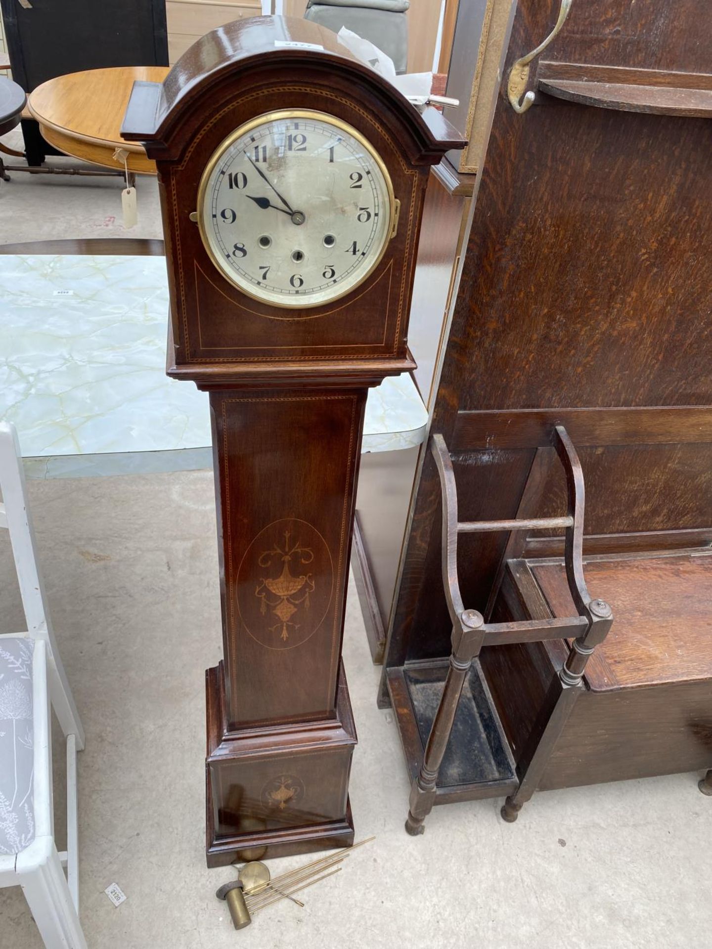 AN EDWARDIAN MAHOGANY AND INLAID GRANDMOTHER CLOCK, 11.5" WIDE, 52.5" HIGH